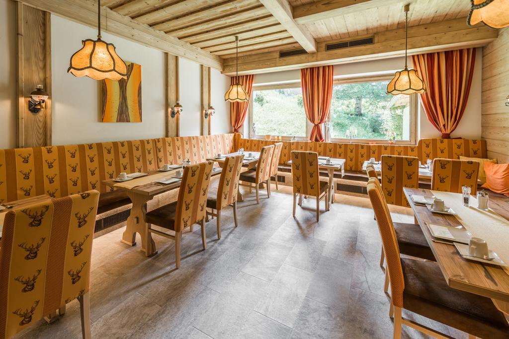 Hotel Kuenstleralm Kaprun Exterior foto